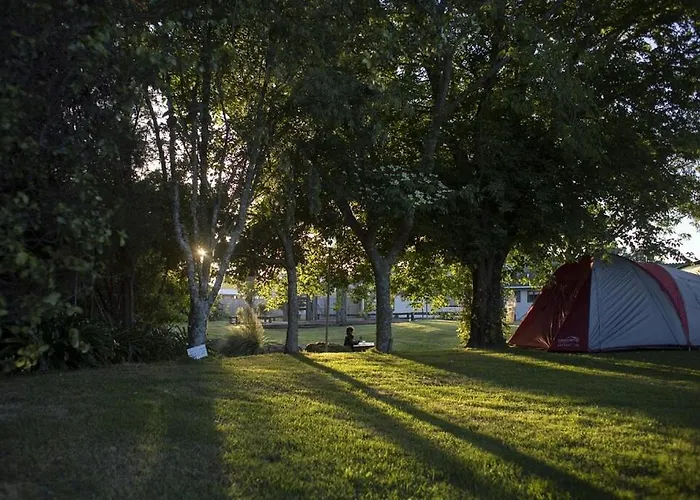 Holdens Bay 4*